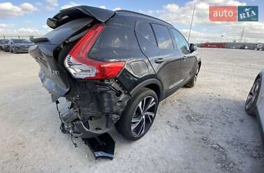 Позашляховик / Кросовер Volvo XC40 2020 в 