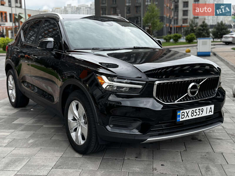 Внедорожник / Кроссовер Volvo XC40 2022 в 