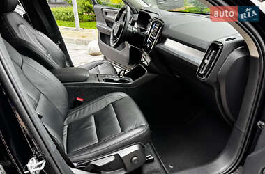 Внедорожник / Кроссовер Volvo XC40 2022 в 