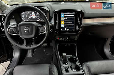 Внедорожник / Кроссовер Volvo XC40 2022 в 