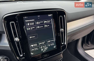 Внедорожник / Кроссовер Volvo XC40 2022 в 