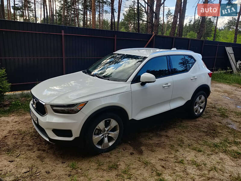 Внедорожник / Кроссовер Volvo XC40 2021 в Киеве
