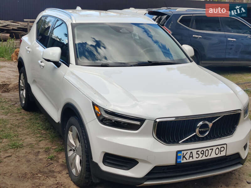 Внедорожник / Кроссовер Volvo XC40 2021 в Киеве