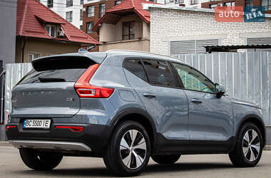 Позашляховик / Кросовер Volvo XC40 2020 в 