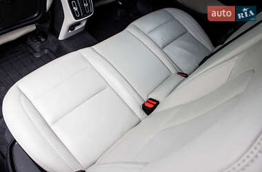 Позашляховик / Кросовер Volvo XC40 2020 в 
