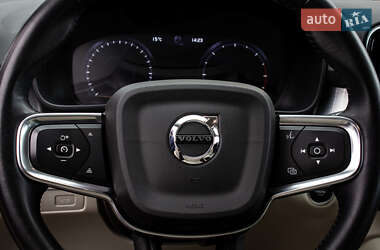 Позашляховик / Кросовер Volvo XC40 2020 в 