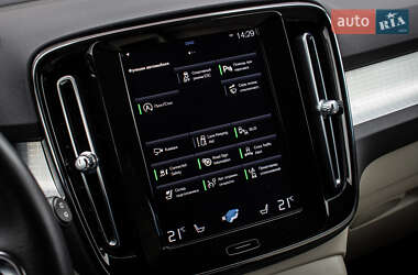 Позашляховик / Кросовер Volvo XC40 2020 в 