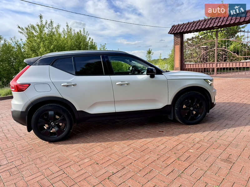 Внедорожник / Кроссовер Volvo XC40 2019 в Сумах