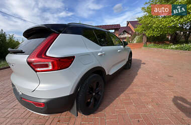 Внедорожник / Кроссовер Volvo XC40 2019 в 