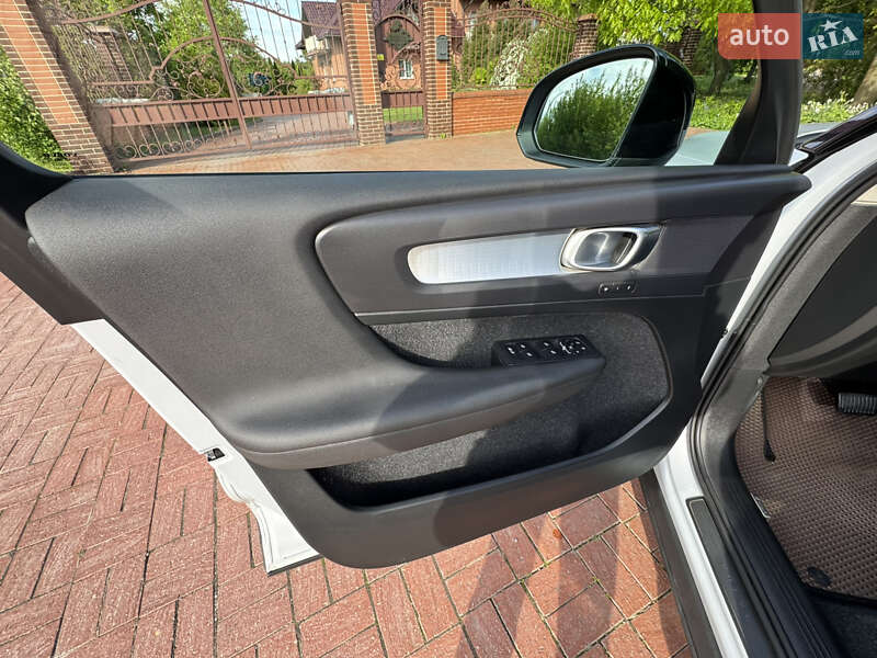 Внедорожник / Кроссовер Volvo XC40 2019 в Сумах