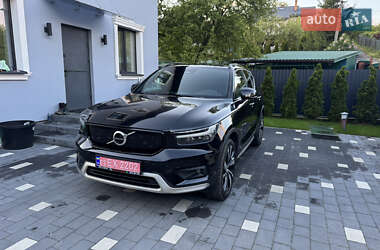 Позашляховик / Кросовер Volvo XC40 2021 в 