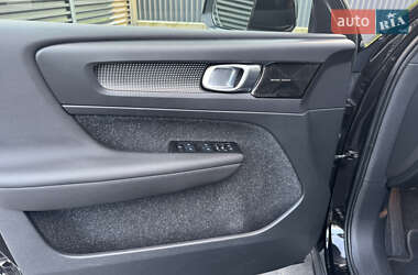 Позашляховик / Кросовер Volvo XC40 2021 в 