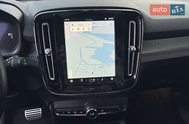 Позашляховик / Кросовер Volvo XC40 2021 в 