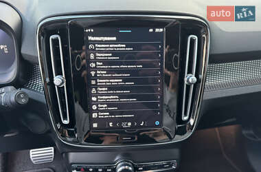 Позашляховик / Кросовер Volvo XC40 2021 в 