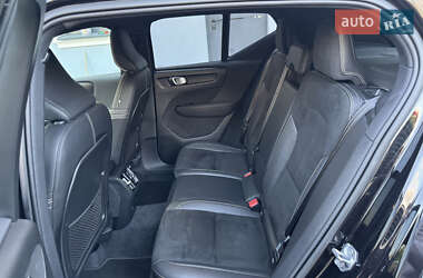 Позашляховик / Кросовер Volvo XC40 2021 в 