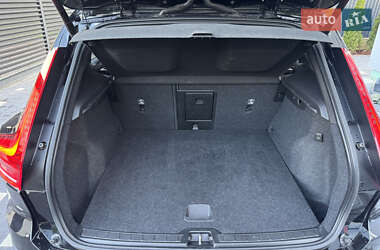 Позашляховик / Кросовер Volvo XC40 2021 в 
