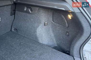 Позашляховик / Кросовер Volvo XC40 2021 в 
