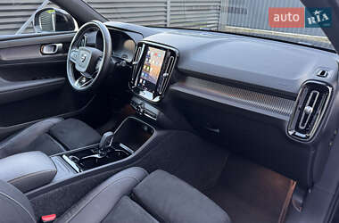 Позашляховик / Кросовер Volvo XC40 2021 в 