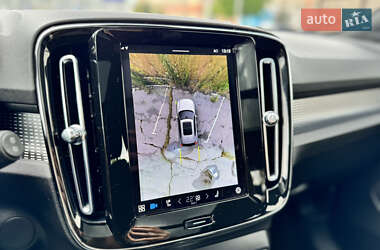 Внедорожник / Кроссовер Volvo XC40 2021 в 