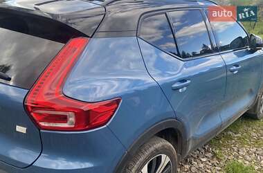 Позашляховик / Кросовер Volvo XC40 2022 в 