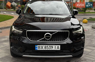 Позашляховик / Кросовер Volvo XC40 2022 в 