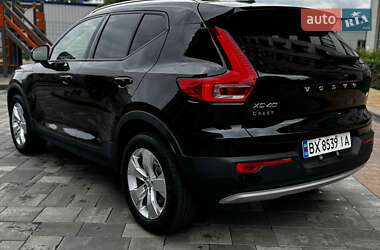 Позашляховик / Кросовер Volvo XC40 2022 в 