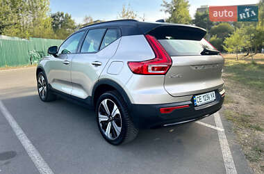 Позашляховик / Кросовер Volvo XC40 2023 в 