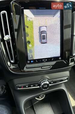 Внедорожник / Кроссовер Volvo XC40 2023 в 