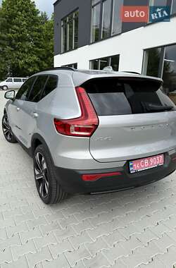 Внедорожник / Кроссовер Volvo XC40 2023 в 