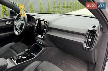 Внедорожник / Кроссовер Volvo XC40 2023 в 