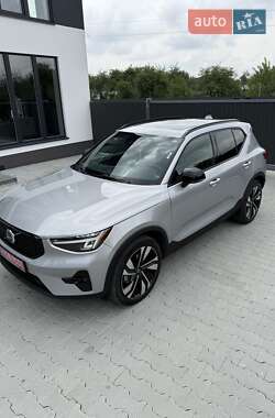 Внедорожник / Кроссовер Volvo XC40 2023 в 