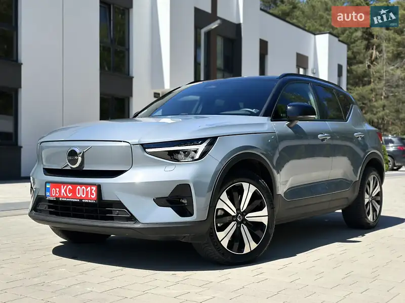 Внедорожник / Кроссовер Volvo XC40 2023 в 