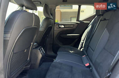 Внедорожник / Кроссовер Volvo XC40 2023 в 