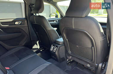 Внедорожник / Кроссовер Volvo XC40 2023 в 