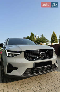 Позашляховик / Кросовер Volvo XC40 2025 в 