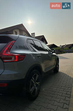 Позашляховик / Кросовер Volvo XC40 2025 в 