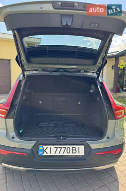Позашляховик / Кросовер Volvo XC40 2021 в 