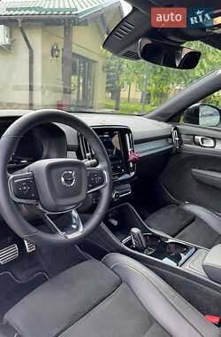 Позашляховик / Кросовер Volvo XC40 2021 в 