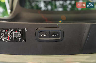 Внедорожник / Кроссовер Volvo XC40 2021 в 