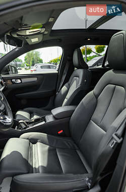 Внедорожник / Кроссовер Volvo XC40 2021 в 