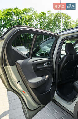 Внедорожник / Кроссовер Volvo XC40 2021 в 
