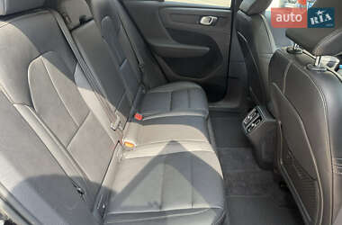 Внедорожник / Кроссовер Volvo XC40 2021 в 