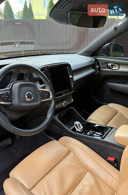 Внедорожник / Кроссовер Volvo XC40 2021 в 