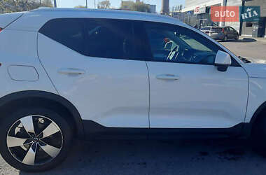Внедорожник / Кроссовер Volvo XC40 2019 в 