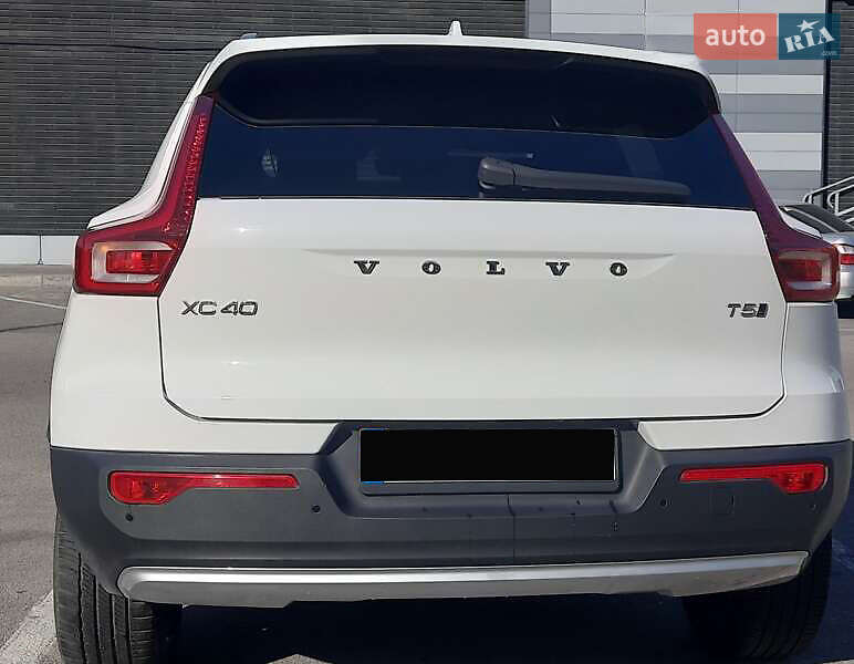 Внедорожник / Кроссовер Volvo XC40 2019 в Киеве