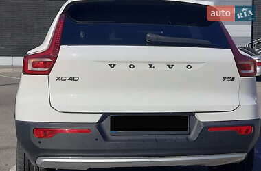 Внедорожник / Кроссовер Volvo XC40 2019 в 
