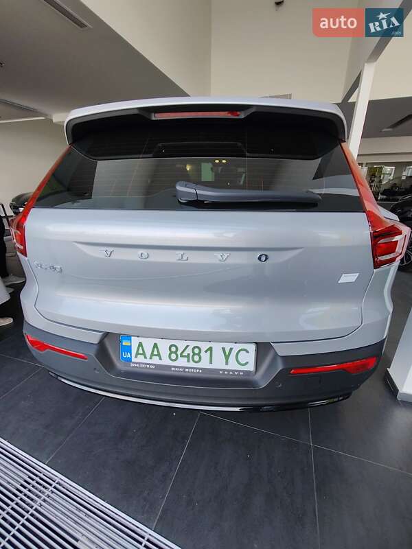 Внедорожник / Кроссовер Volvo XC40 2022 в Киеве