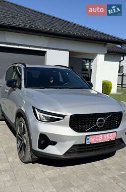 Внедорожник / Кроссовер Volvo XC40 2023 в 
