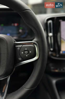 Внедорожник / Кроссовер Volvo XC40 2022 в 