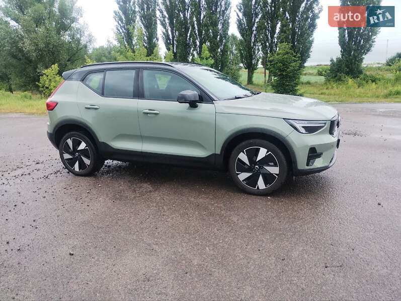 Внедорожник / Кроссовер Volvo XC40 2023 в Дубно